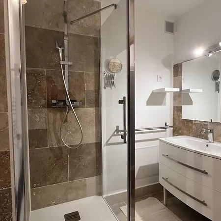 T2 Climatise Avec Piscine, Terrasse Et Acces Direct Plage, 4 Couchages - - Fr-1-81-510